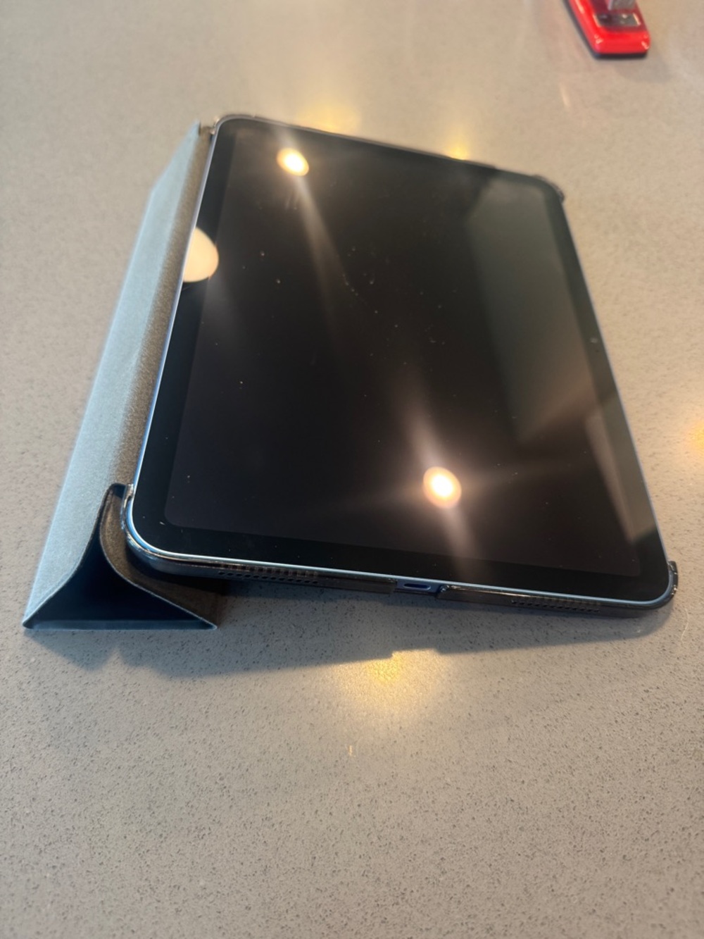 Apple iPad 10.9 inch, 10th gen, 256GB WiFi, blue. Case and charger included!!! - Picture 5 of 14